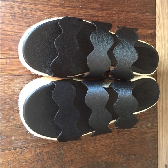 Shoes - Scalloped Flatworm Sandal Chloe - Picture 2 of 8